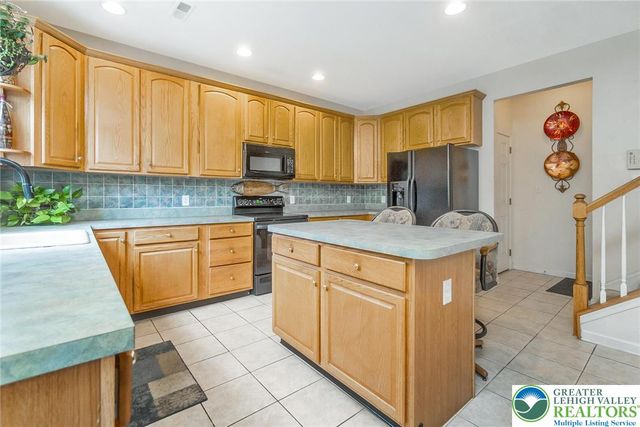 1422 Morningside Drive, Upper Macungie Twp, PA 18069