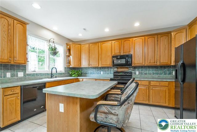 1422 Morningside Drive, Upper Macungie Twp, PA 18069