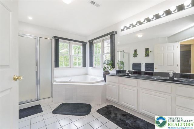 1422 Morningside Drive, Upper Macungie Twp, PA 18069