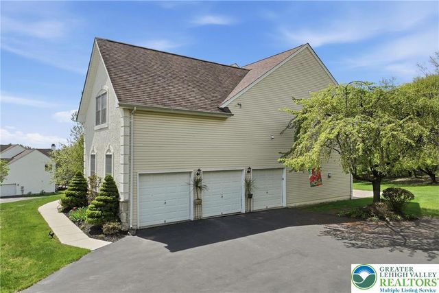 1422 Morningside Drive, Upper Macungie Twp, PA 18069
