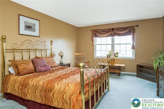 1422 Morningside Drive, Upper Macungie Twp, PA 18069