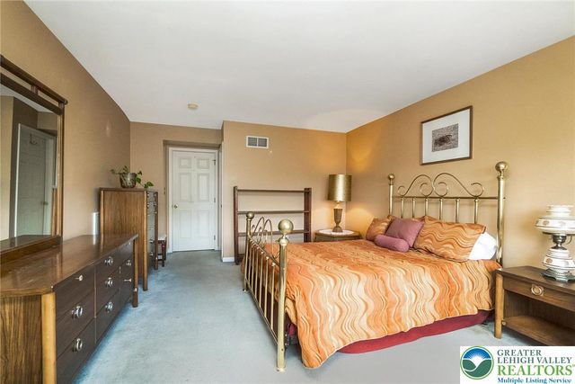 1422 Morningside Drive, Upper Macungie Twp, PA 18069