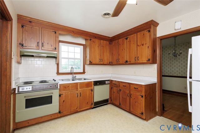 1038 N Cottonwood Rd, Chesterfield, VA 23236