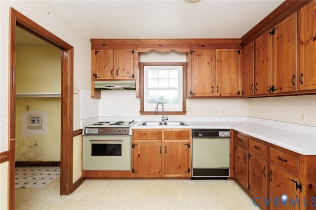 1038 N Cottonwood Rd, Chesterfield, VA 23236