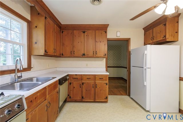 1038 N Cottonwood Rd, Chesterfield, VA 23236