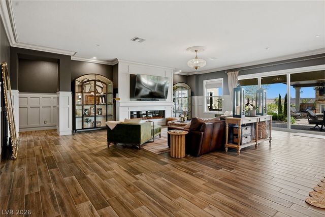 8535 Longmire Avenue, Las Vegas, NV 89143