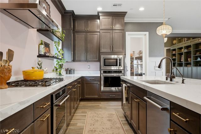 8535 Longmire Avenue, Las Vegas, NV 89143