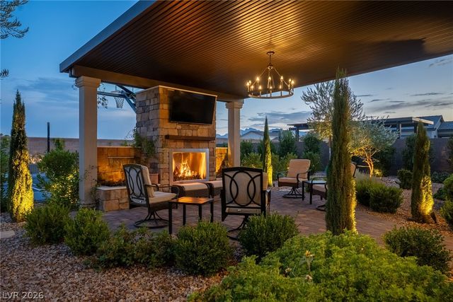 8535 Longmire Avenue, Las Vegas, NV 89143