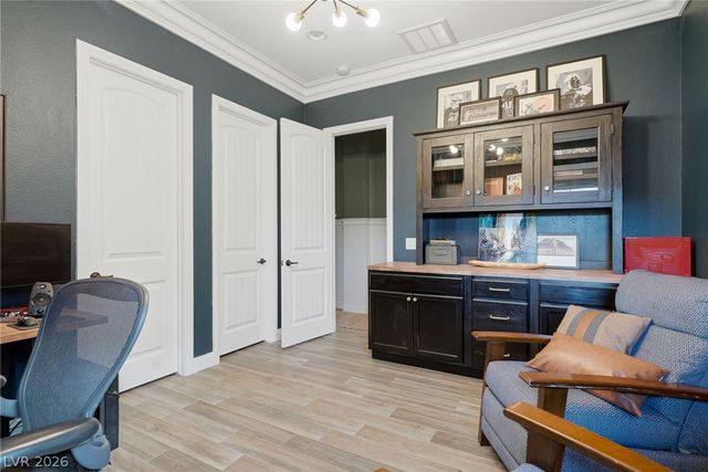 8535 Longmire Avenue, Las Vegas, NV 89143