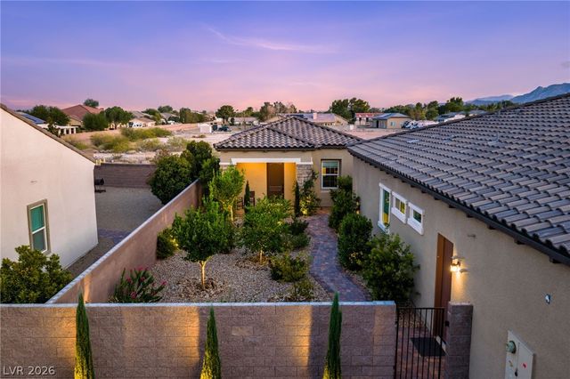 8535 Longmire Avenue, Las Vegas, NV 89143