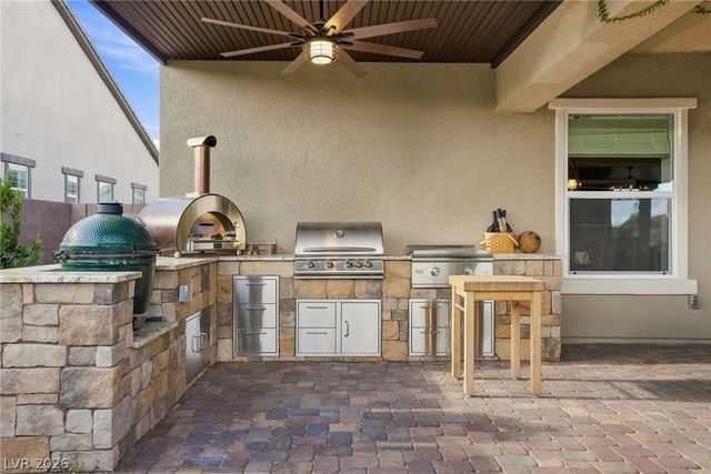 8535 Longmire Avenue, Las Vegas, NV 89143