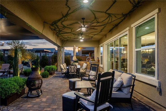8535 Longmire Avenue, Las Vegas, NV 89143