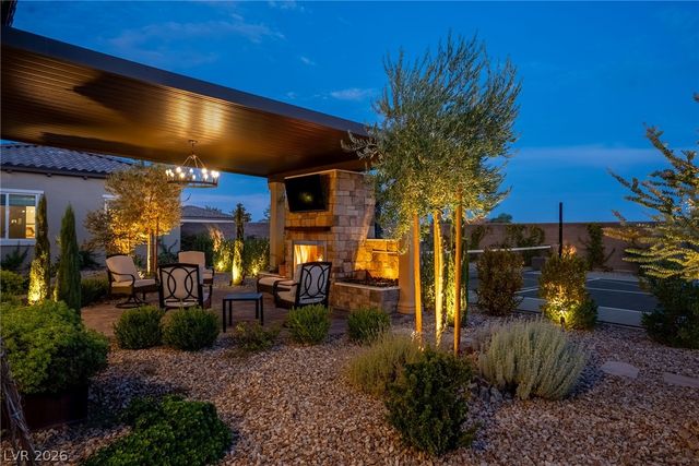 8535 Longmire Avenue, Las Vegas, NV 89143