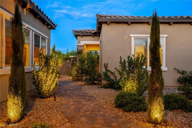 8535 Longmire Avenue, Las Vegas, NV 89143