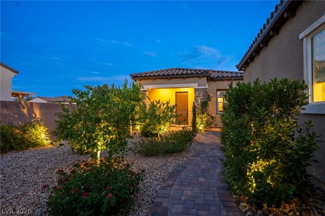 8535 Longmire Avenue, Las Vegas, NV 89143