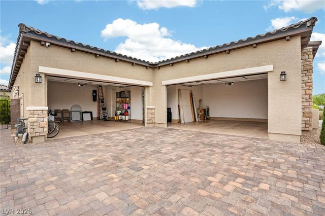 8535 Longmire Avenue, Las Vegas, NV 89143