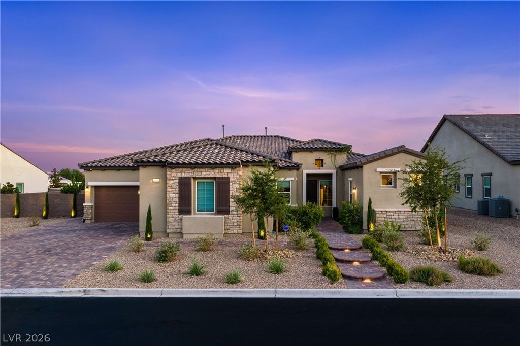 8535 Longmire Avenue, Las Vegas, NV 89143