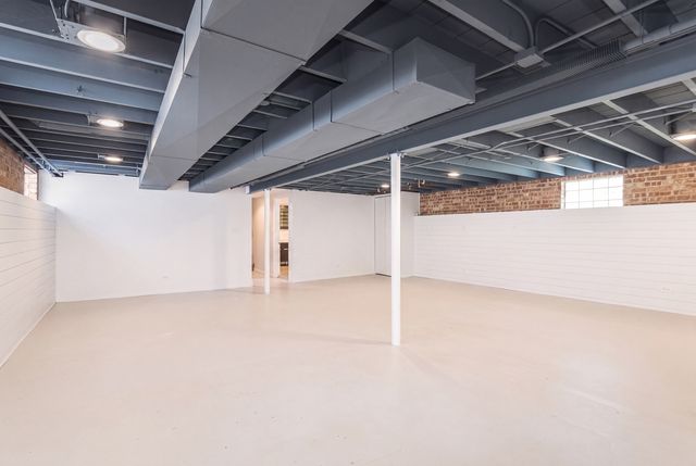 7560 W Everell Avenue, Chicago, IL 60631