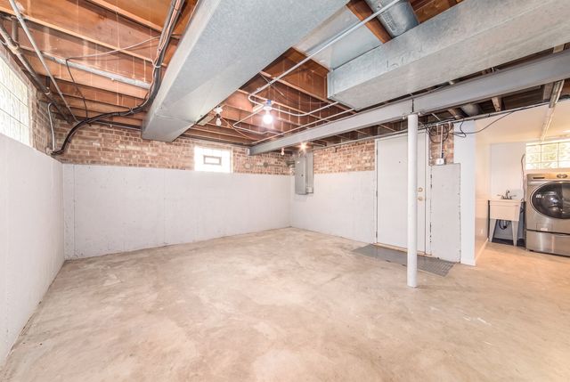 7560 W Everell Avenue, Chicago, IL 60631