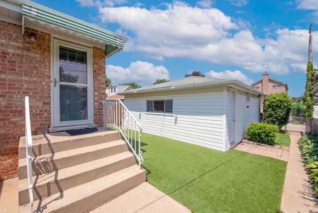 7560 W Everell Avenue, Chicago, IL 60631