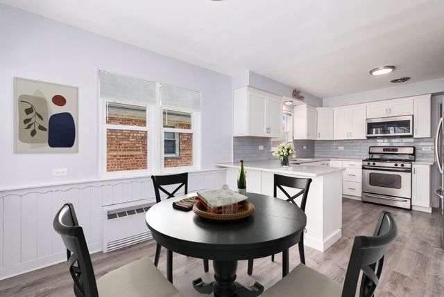 7560 W Everell Avenue, Chicago, IL 60631