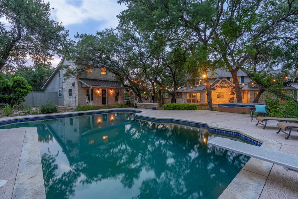 2 Laurel Hill ST, Austin, TX 78737