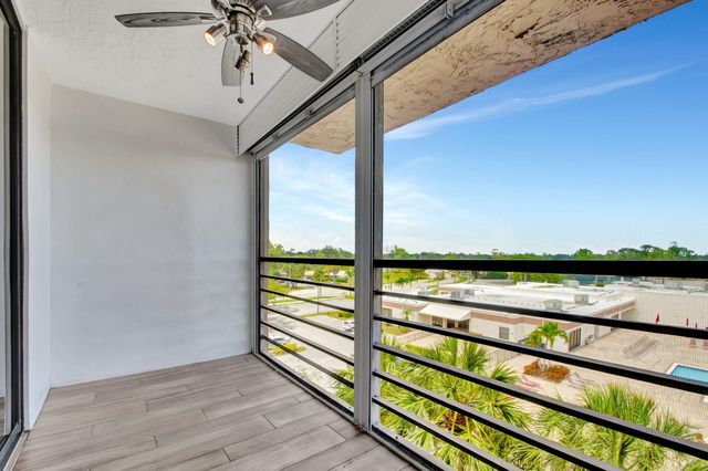 4640 W Lucerne Lakes Blvd W W 502, Lake Worth, FL 33467