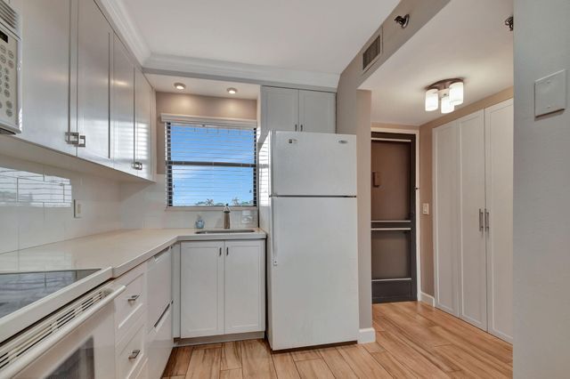 4640 W Lucerne Lakes Blvd W W 502, Lake Worth, FL 33467