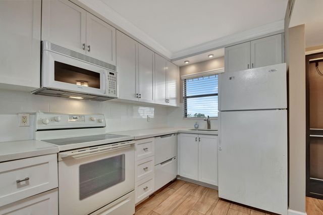 4640 W Lucerne Lakes Blvd W W 502, Lake Worth, FL 33467