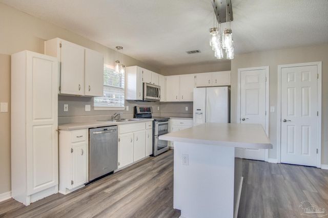 2974 Duke Dr, Gulf Breeze, FL 32563