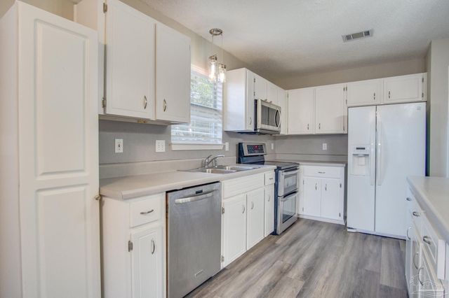 2974 Duke Dr, Gulf Breeze, FL 32563