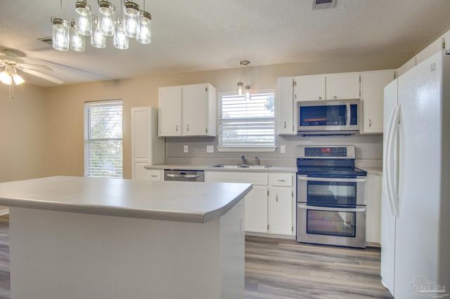 2974 Duke Dr, Gulf Breeze, FL 32563