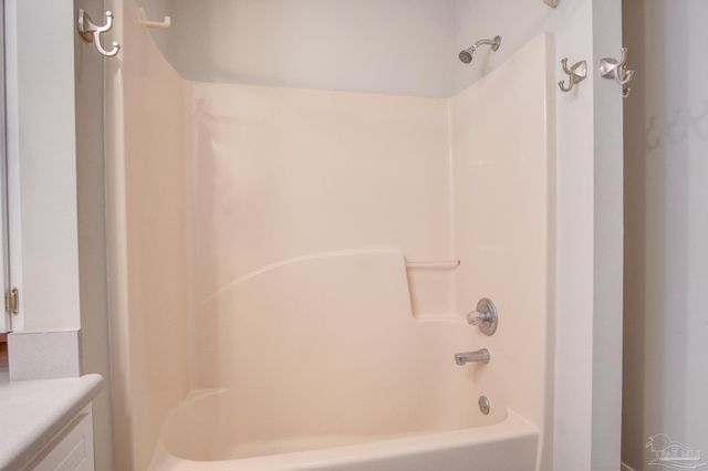 2974 Duke Dr, Gulf Breeze, FL 32563