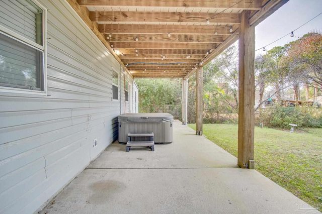 2974 Duke Dr, Gulf Breeze, FL 32563