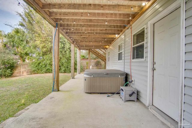 2974 Duke Dr, Gulf Breeze, FL 32563