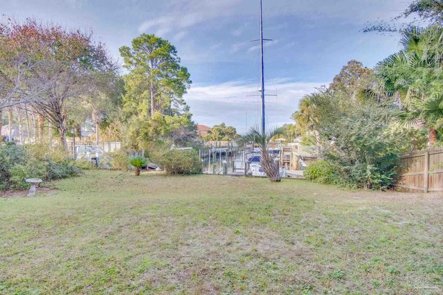 2974 Duke Dr, Gulf Breeze, FL 32563