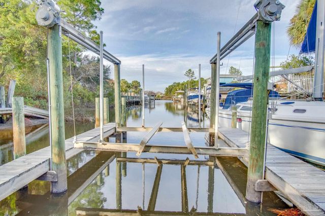 2974 Duke Dr, Gulf Breeze, FL 32563