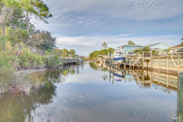 2974 Duke Dr, Gulf Breeze, FL 32563