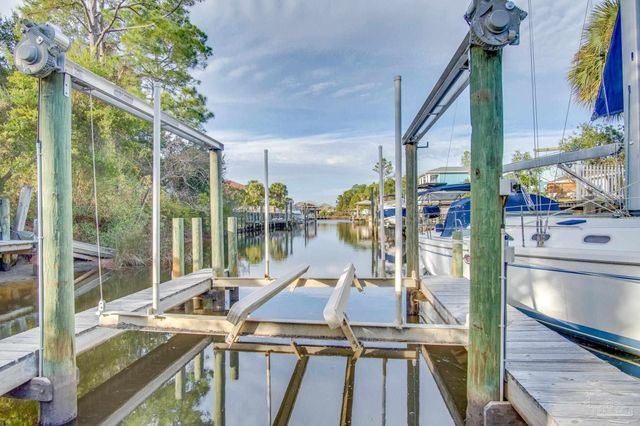 2974 Duke Dr, Gulf Breeze, FL 32563