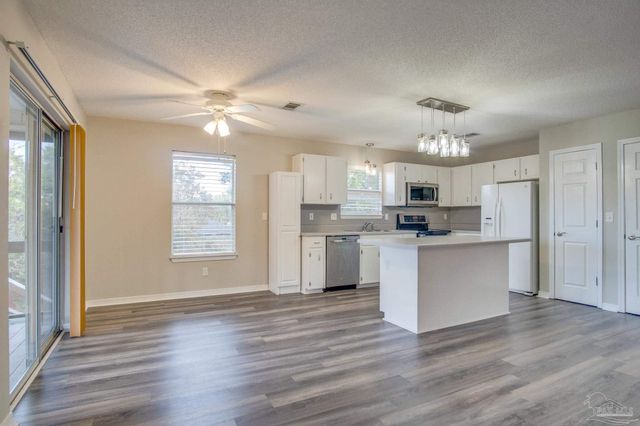 2974 Duke Dr, Gulf Breeze, FL 32563