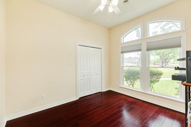 604 Enchanted Oaks Drive, Angleton, TX 77515