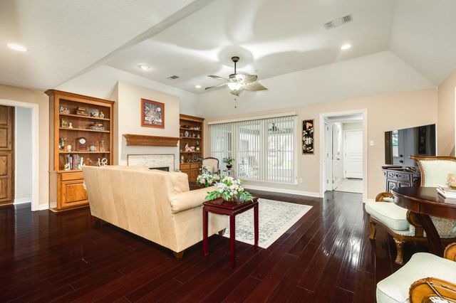 604 Enchanted Oaks Drive, Angleton, TX 77515