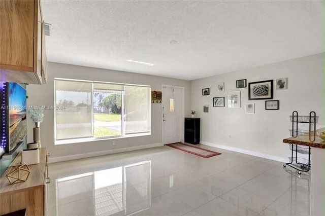 6807 NW 29th Street, Sunrise, FL 33313