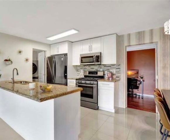 6807 NW 29th Street, Sunrise, FL 33313