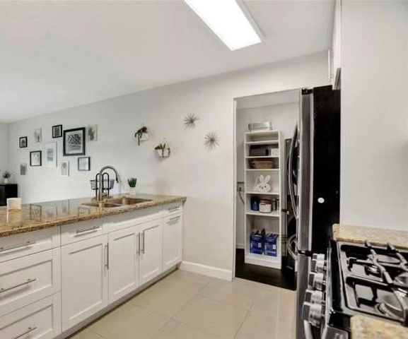 6807 NW 29th Street, Sunrise, FL 33313