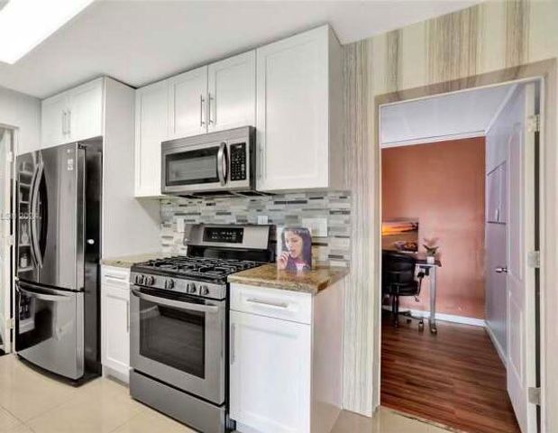 6807 NW 29th Street, Sunrise, FL 33313