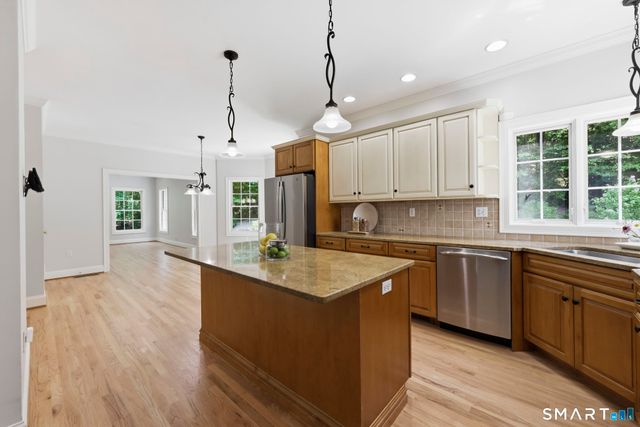 9 Ventres Way, Burlington, CT 06013
