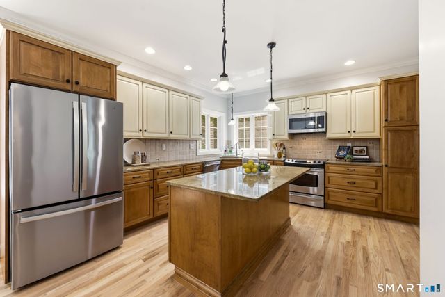 9 Ventres Way, Burlington, CT 06013