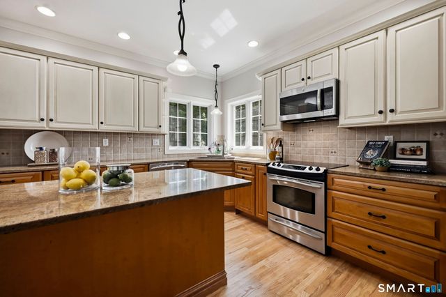 9 Ventres Way, Burlington, CT 06013