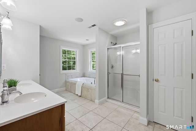 9 Ventres Way, Burlington, CT 06013
